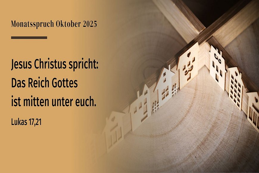 Schwarzerbibeltext auf beigen Hintergrund mit Häuserecke aus Holz - Copyright: Lutherb., rev.2017,©2016 Dt. Bibelges. S Grafik: © GemeindebriefDruck.