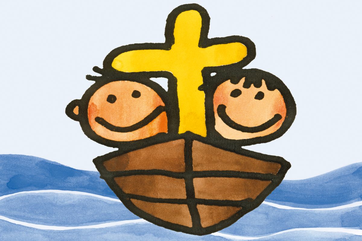 Kleines, braunes Boot auf blauen Wellen mit gelben Kreuz und zwei lächelnden Gesichtern
