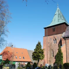Kirche und Pastorat in Krummesse